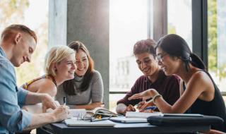 中央昆士兰大学